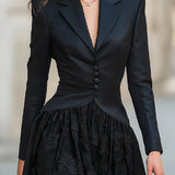 Elegantni krojeni sako uz čipkastu haljinu