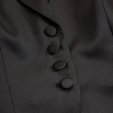 Elegantni krojeni sako uz čipkastu haljinu