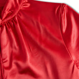 Sofisticirana bijela satenska bluzica s modernim izrezom