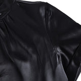 Sofisticirana bijela satenska bluzica s modernim izrezom