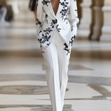 Bijeli cvjetni printani kostim