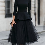 Set strukturiranog peplum topa i slojevite midi suknje