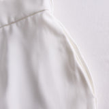 Elegantne bijele hlače visokog struka
