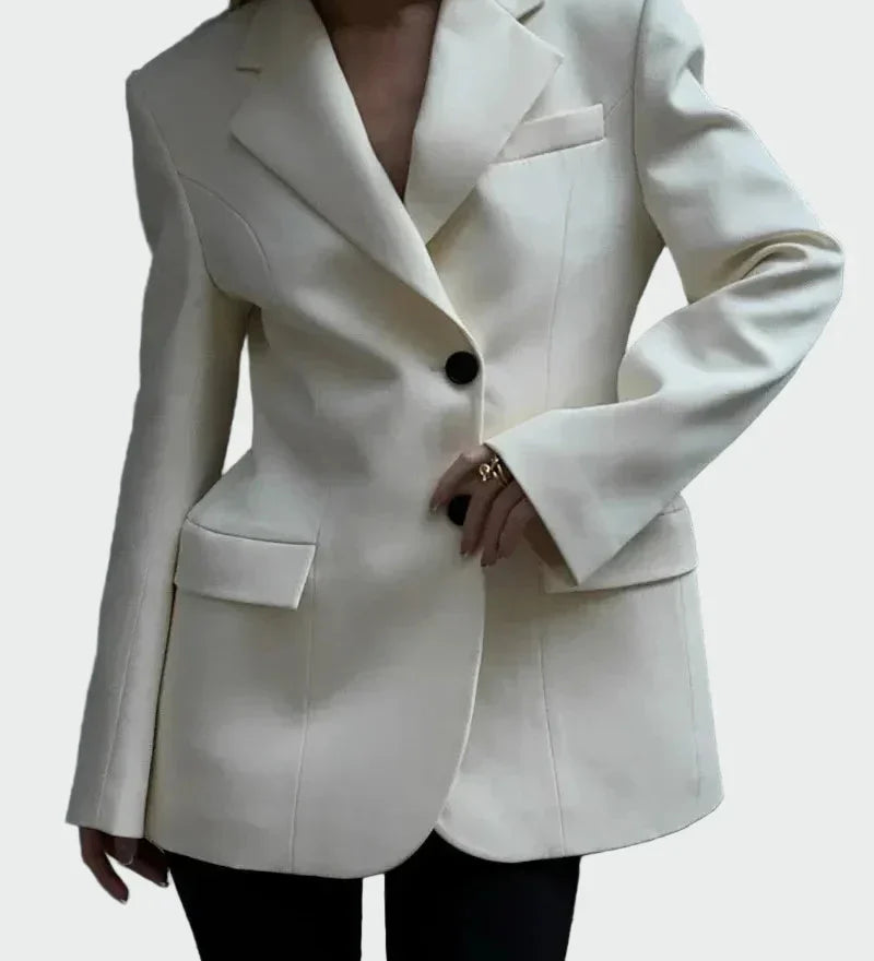 Sako s Impresivnom Linijom i Dugmadi