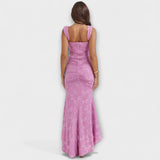 Duga Haljina s Elegantnim i Rafiniranim Korsetom